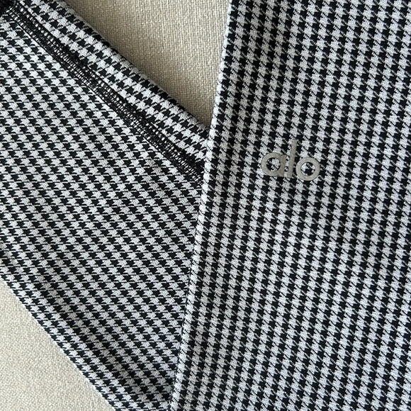 Alo Yoga High-Waist Micro Houndstooth Leggings - Picture 3 of 3